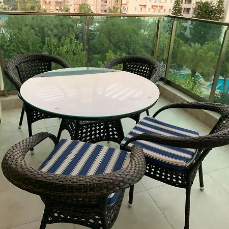 Flat On The First Line With Sea View In Konak Tower Апартаменти