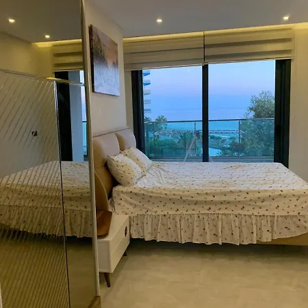 Flat On The First Line With Sea View In Konak Tower شقة